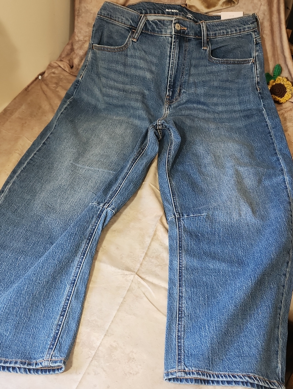 Old Navy Women's Barrel Jeans in Medium Blue Wash